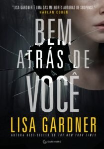 Bem atrás de você